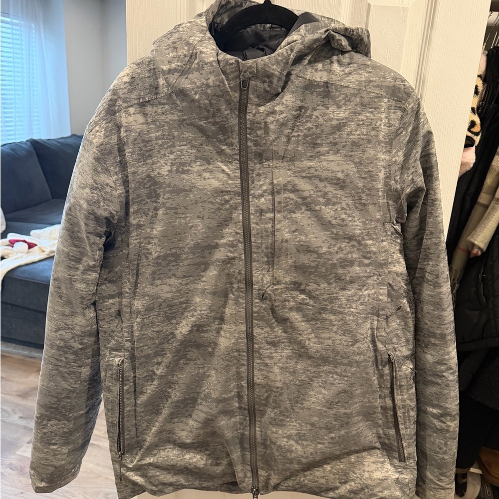lululemon athletica Men's Gray Camo Puffer Jacket